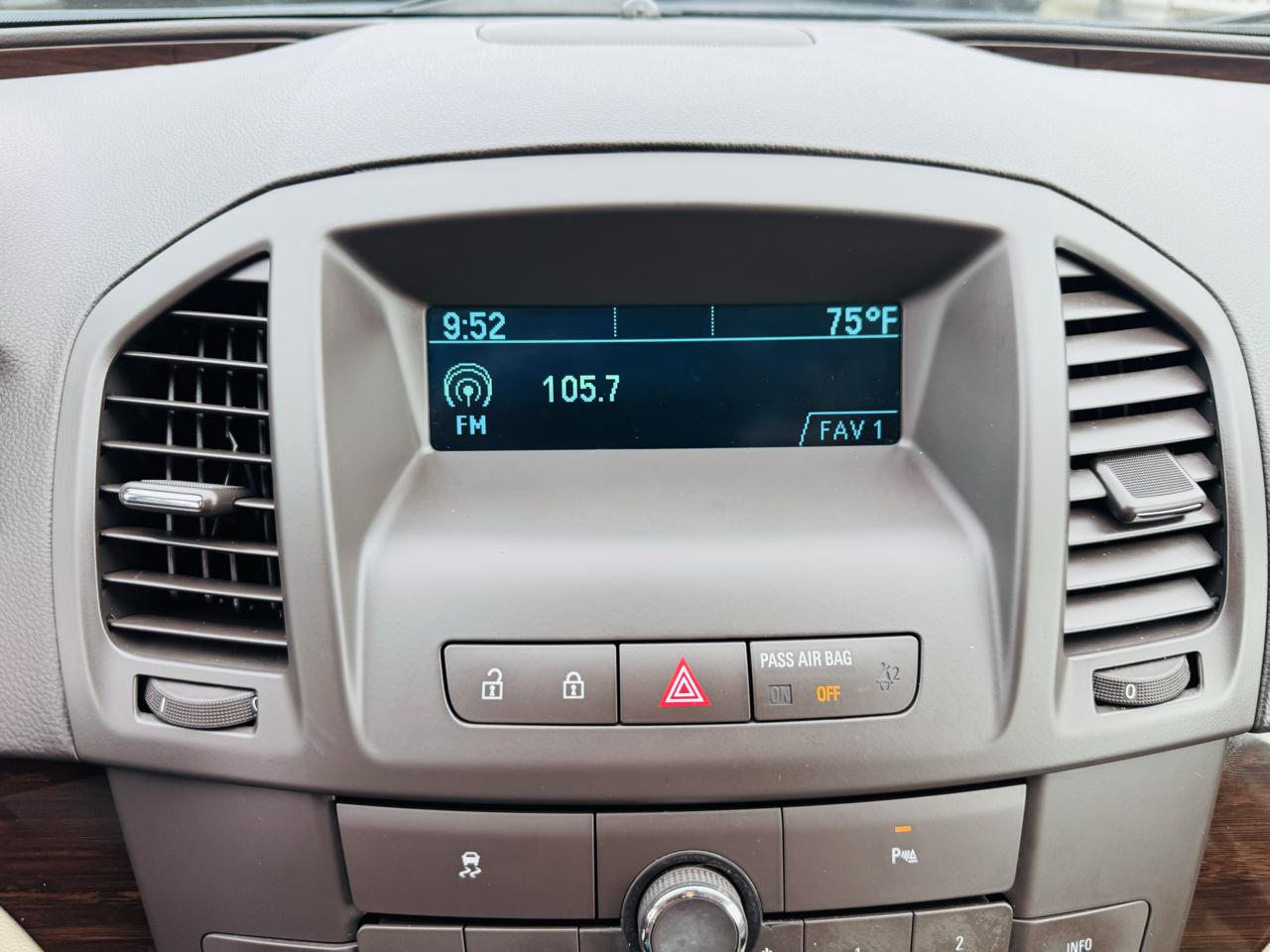 Buick Regal CXL Turbo - 3XT 2011