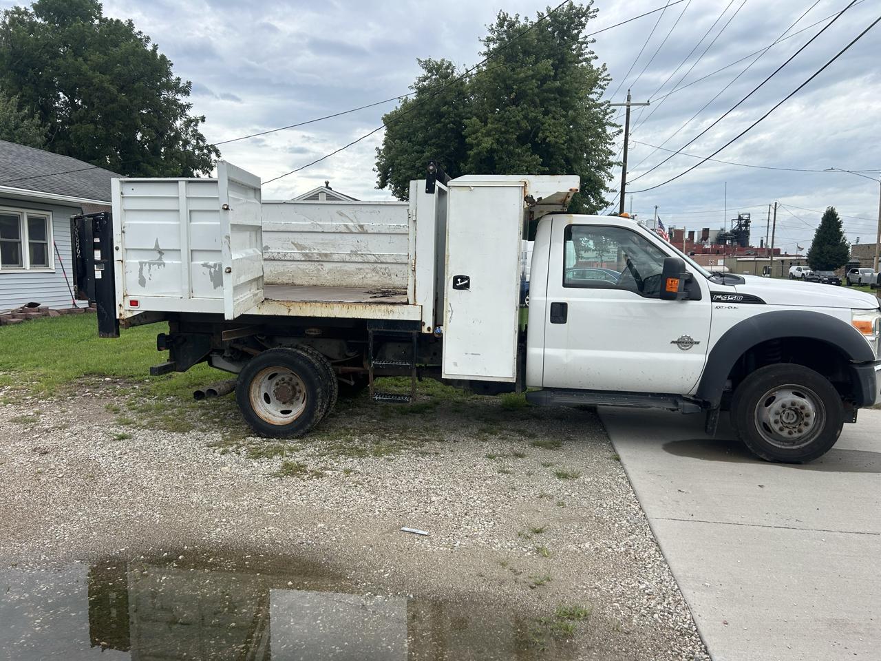 Ford F-450 SD Regular Cab DRW 4WD 2011