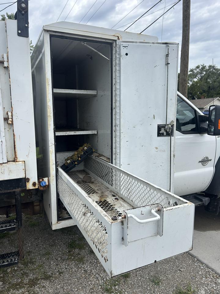 Ford F-450 SD Regular Cab DRW 4WD 2011