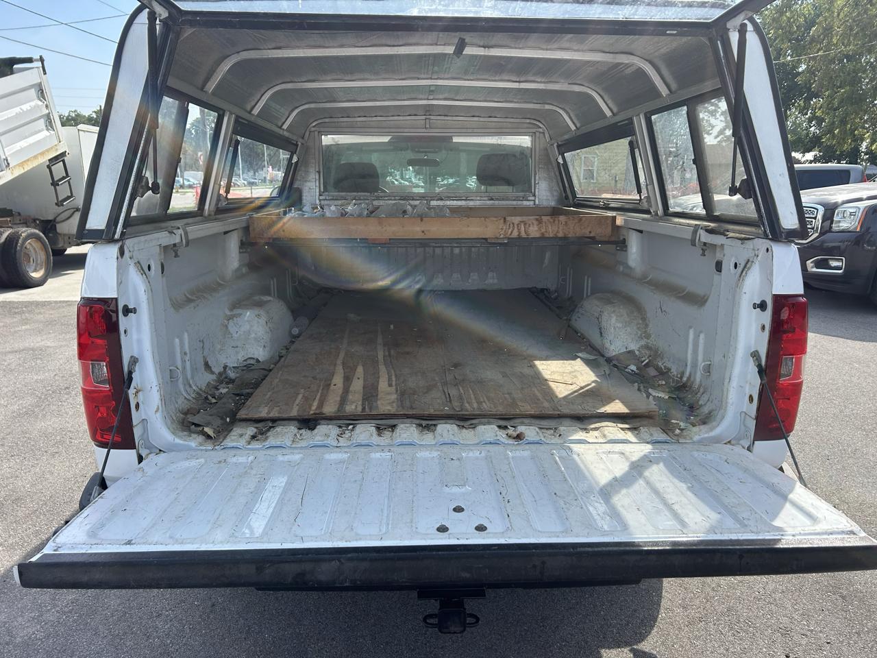 Chevrolet Silverado 1500 2WD Reg Cab 140" Work Truck 2011
