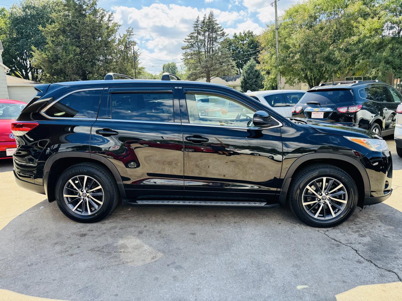 Toyota Highlander XLE AWD V6 2017