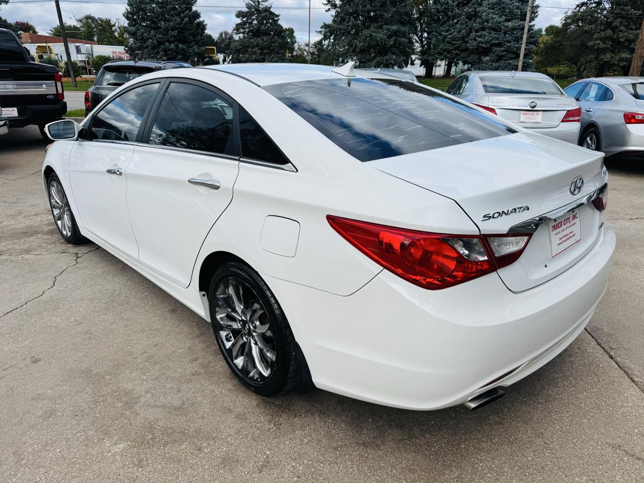 Hyundai Sonata SE Auto 2011