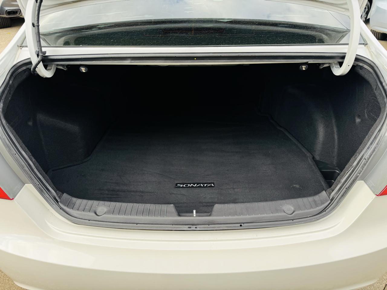 Hyundai Sonata SE Auto 2011