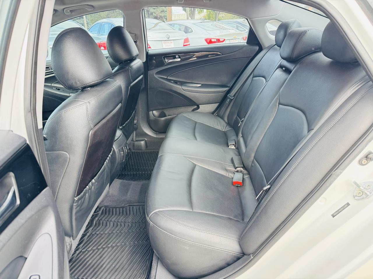 Hyundai Sonata SE Auto 2011