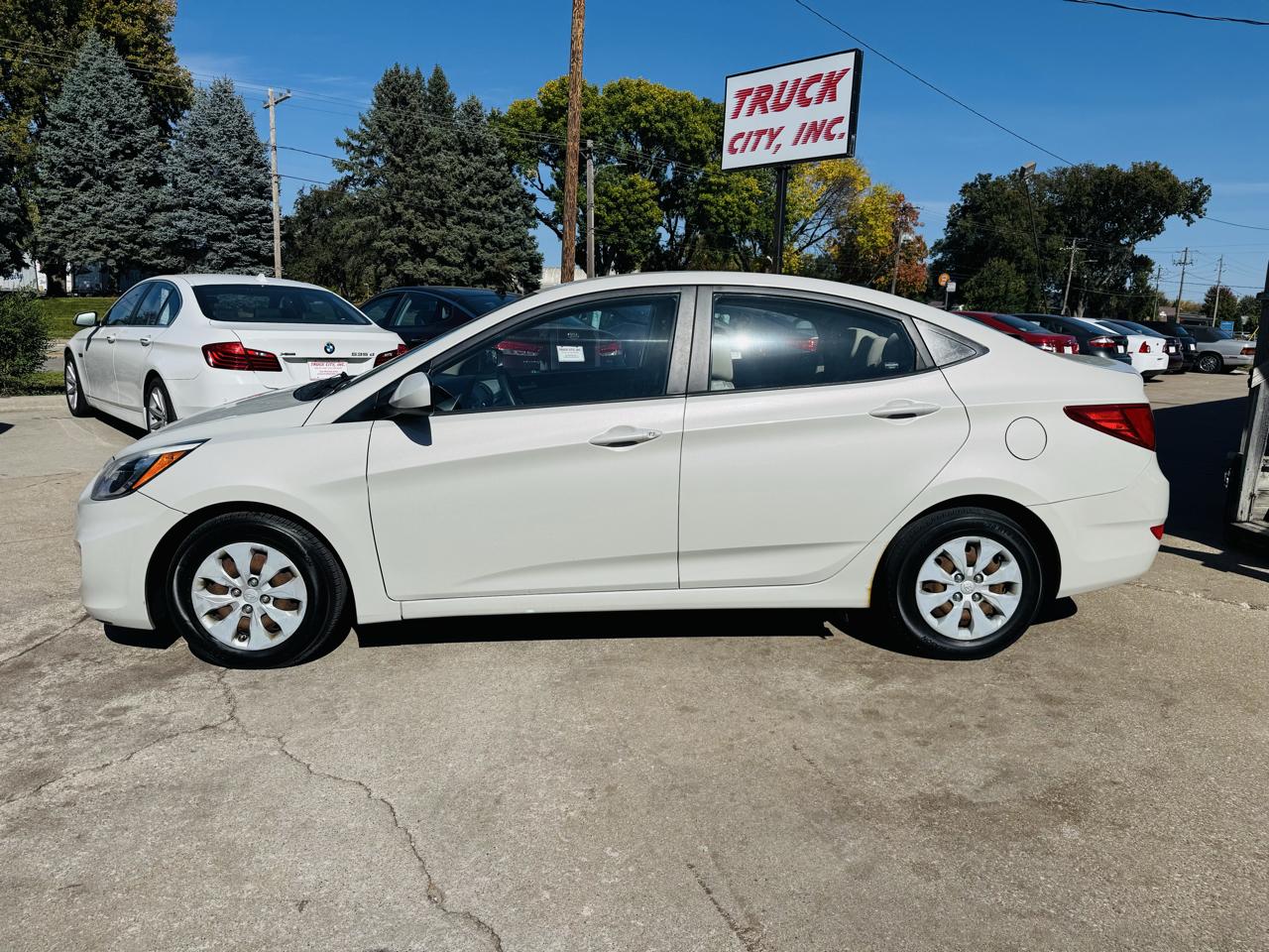 Hyundai Accent SE 4-Door 6A 2016