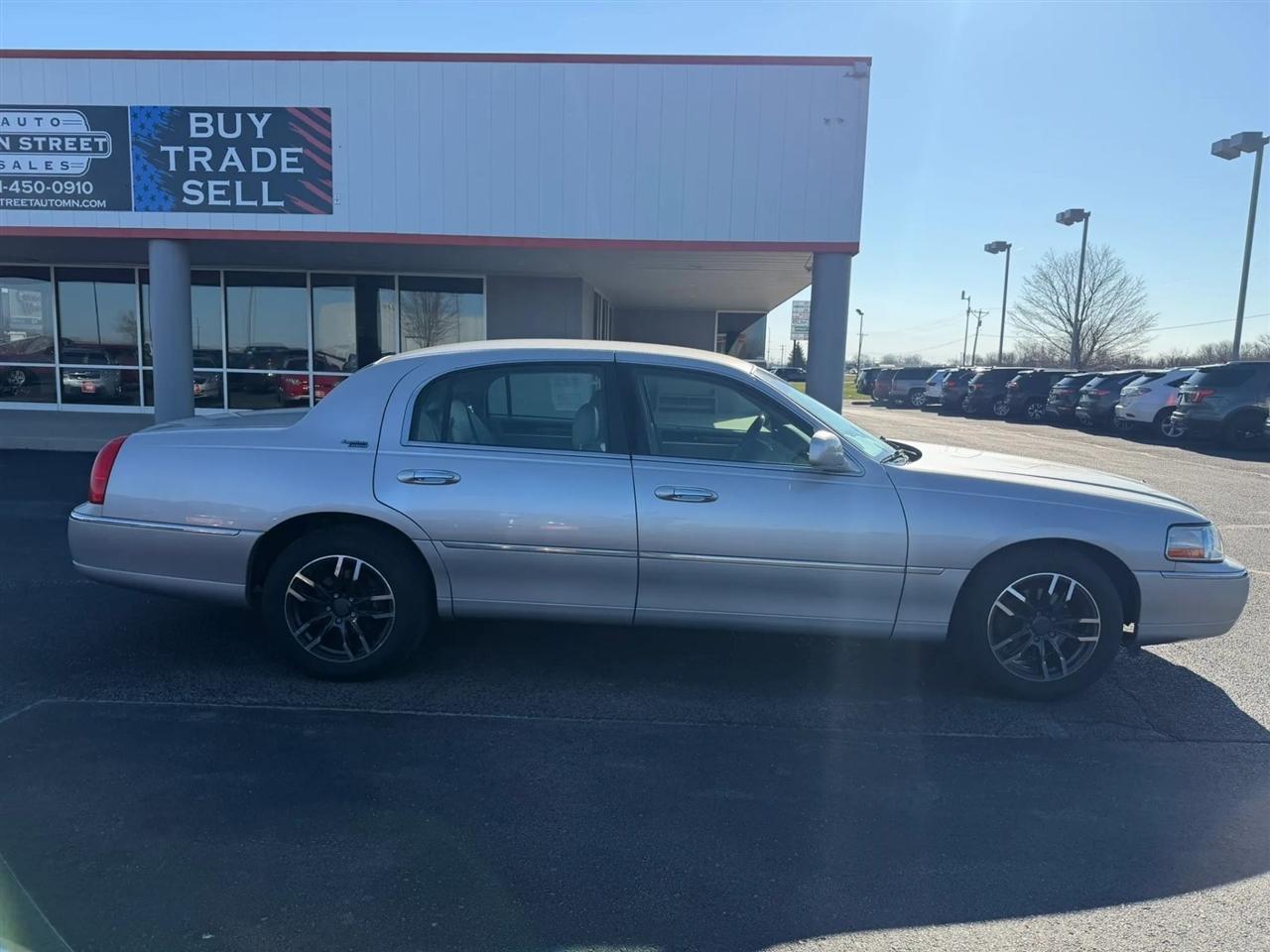 Lincoln Town Car  2009