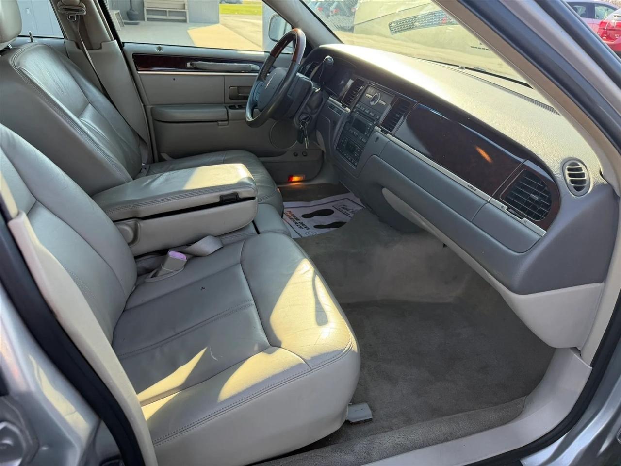 Lincoln Town Car  2009