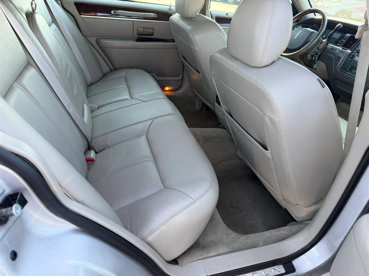 Lincoln Town Car  2009