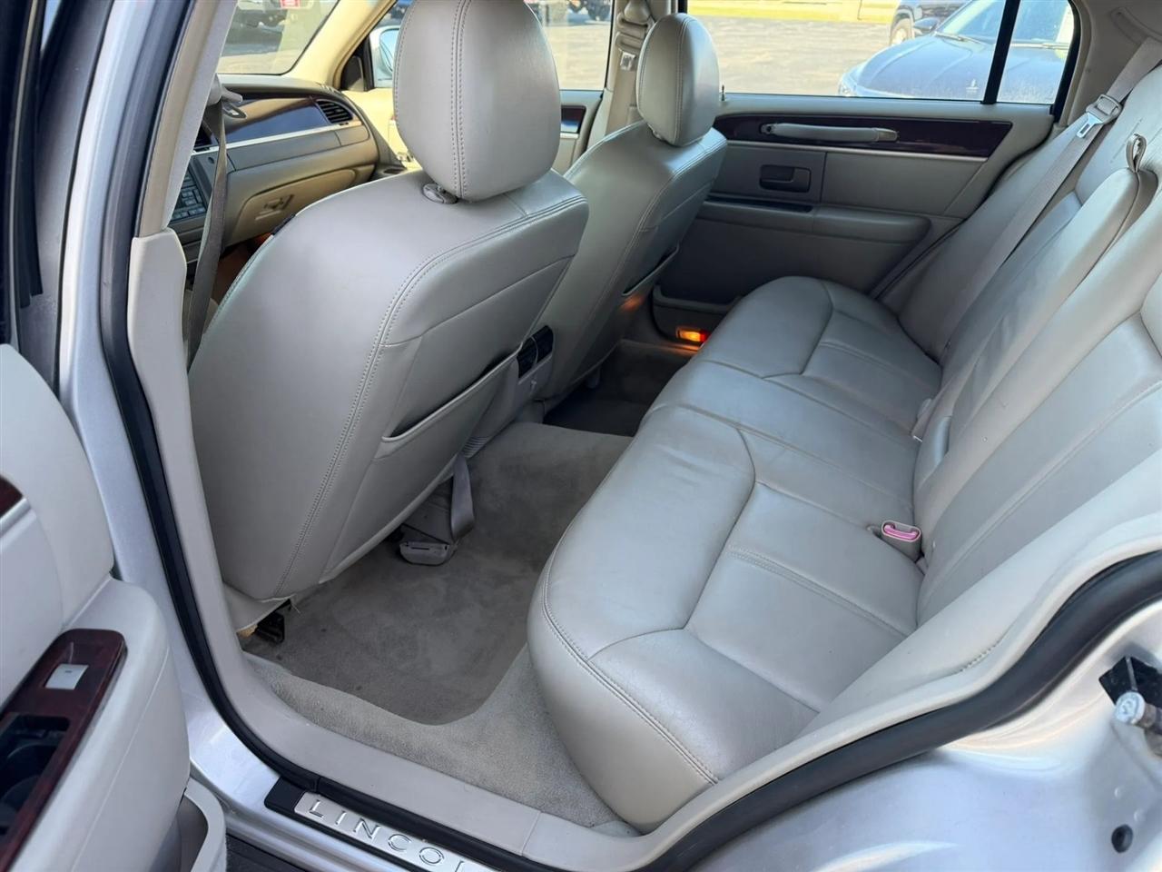 Lincoln Town Car  2009