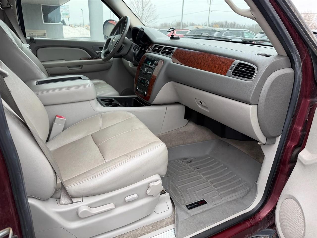 Chevrolet Suburban  2008