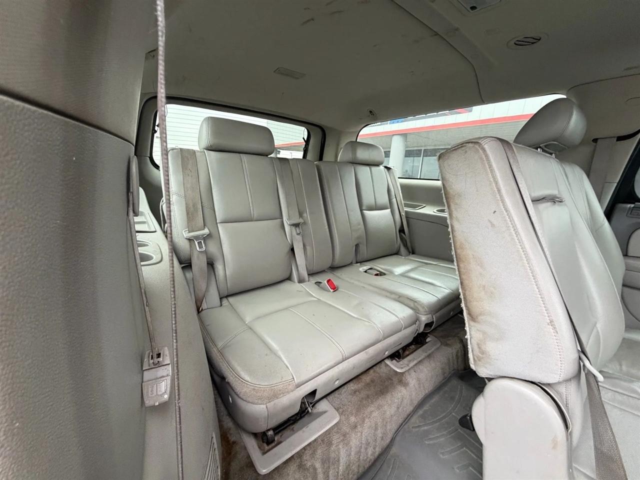 Chevrolet Suburban  2008