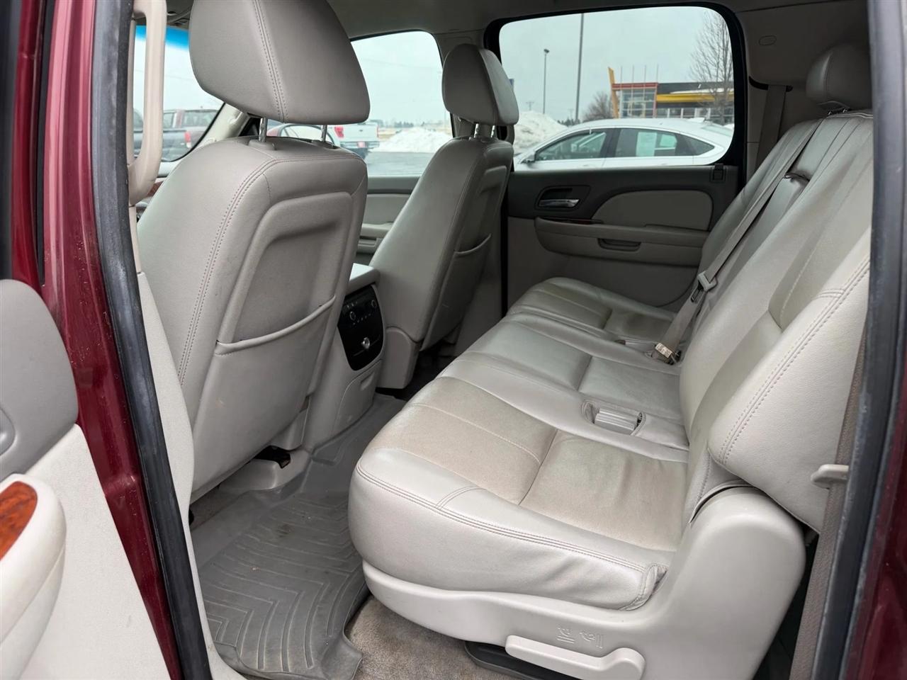 Chevrolet Suburban  2008