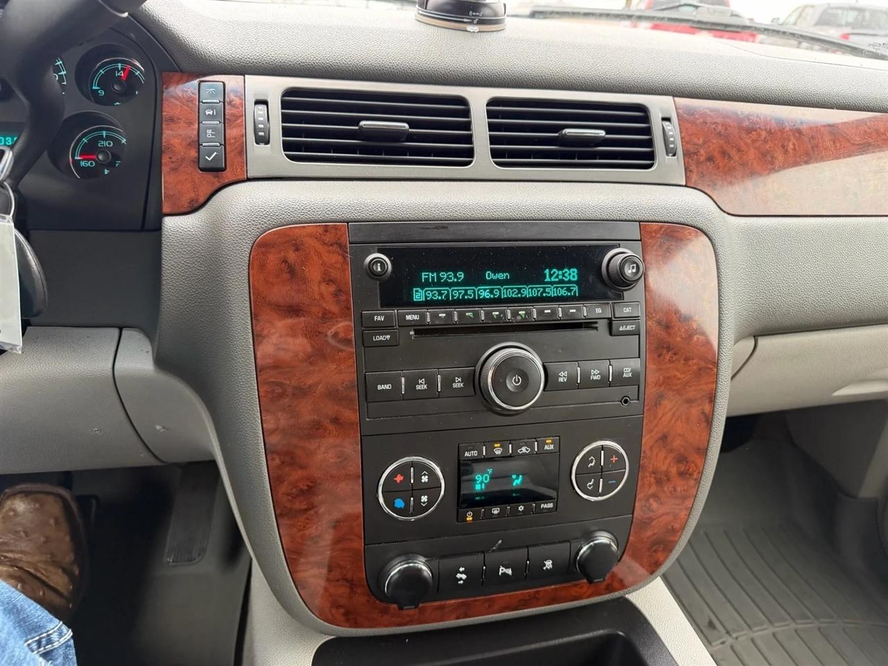 Chevrolet Suburban  2008