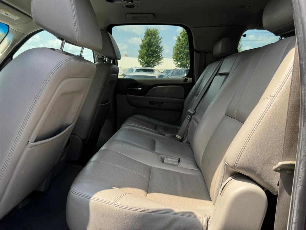 2008 Chevrolet Suburban LT - Photo 10