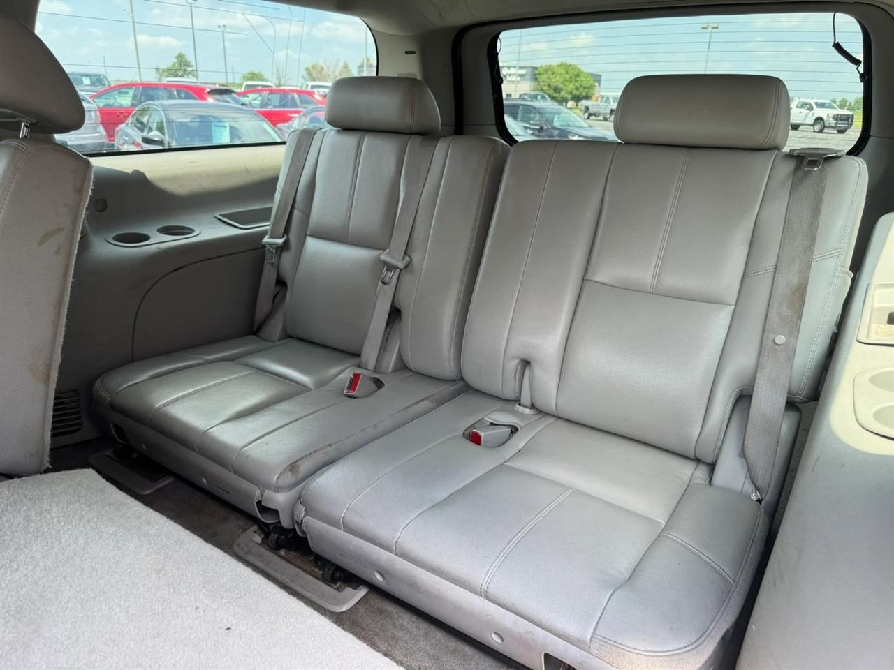 2008 Chevrolet Suburban LT - Photo 11