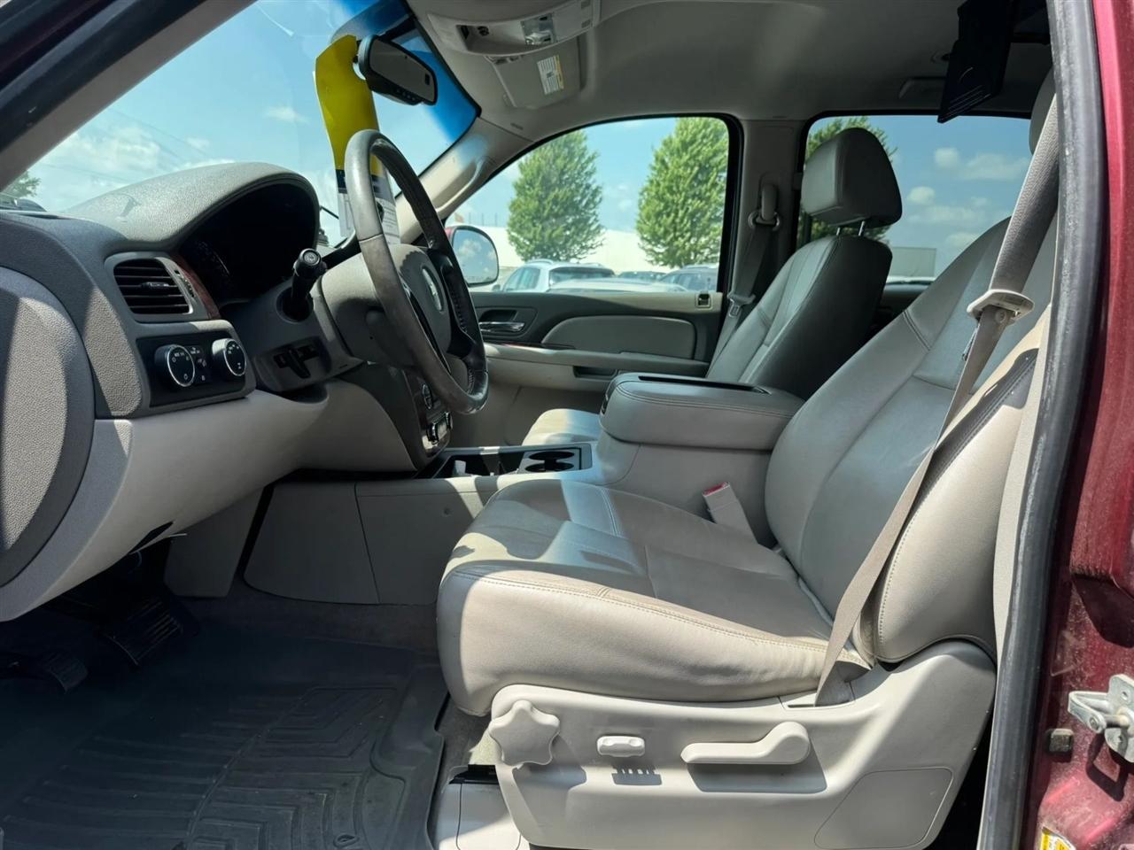 2008 Chevrolet Suburban LT - Photo 14
