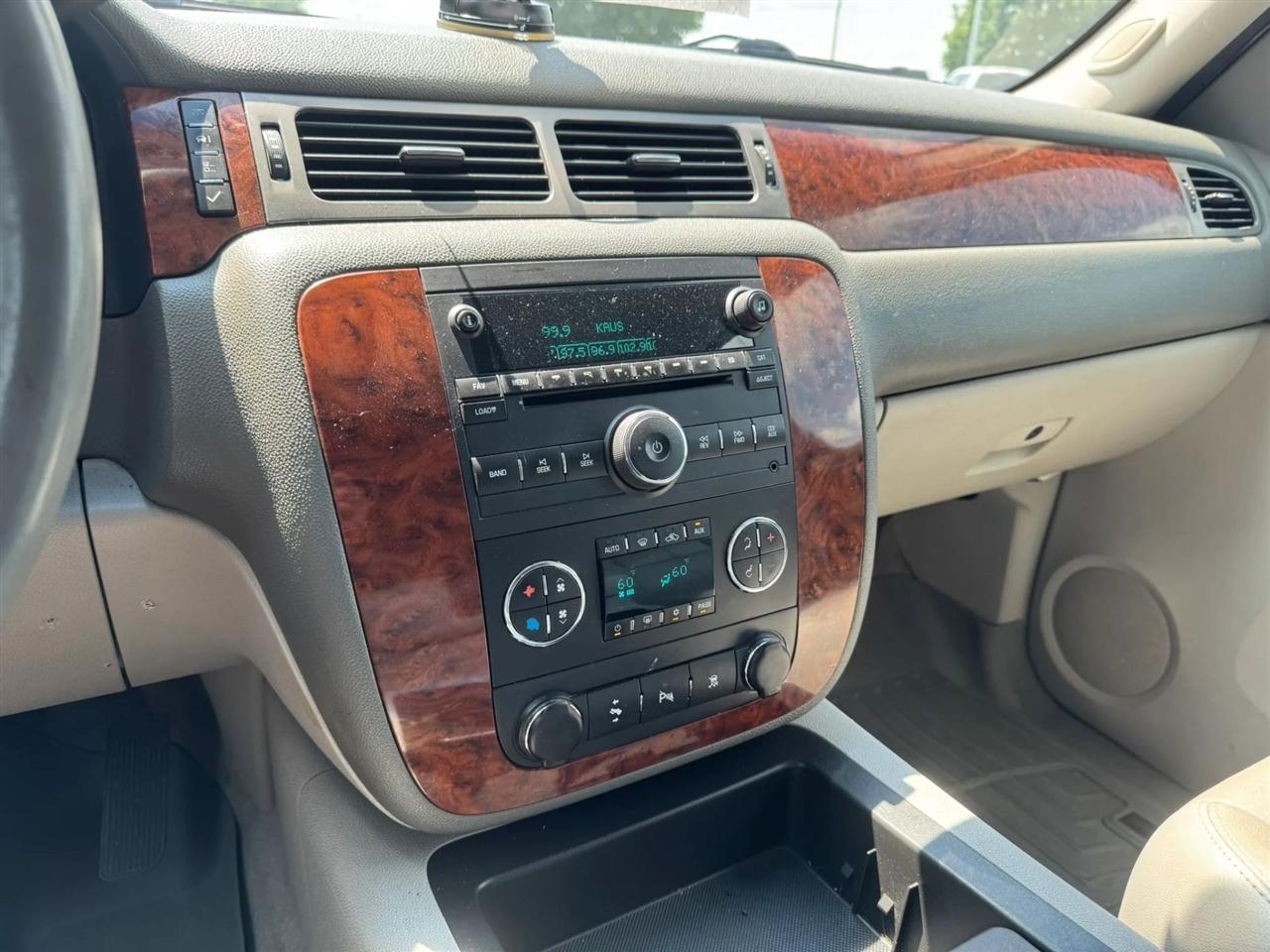 2008 Chevrolet Suburban LT - Photo 17