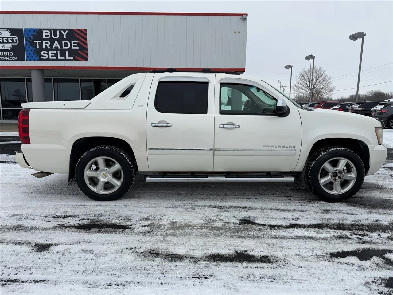 Chevrolet Avalanche  2011