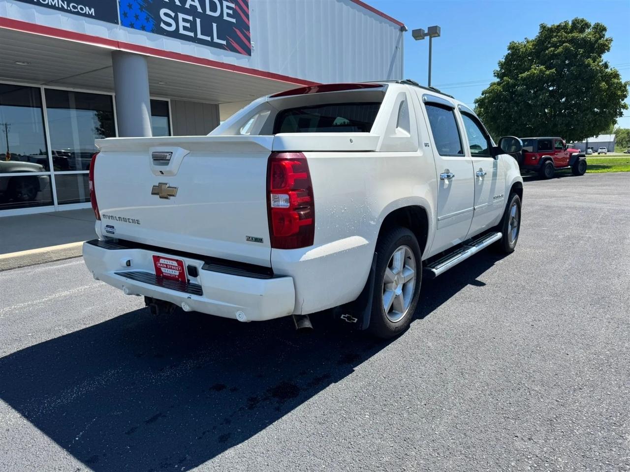 2011 Chevrolet Avalanche LTZ - Photo 3