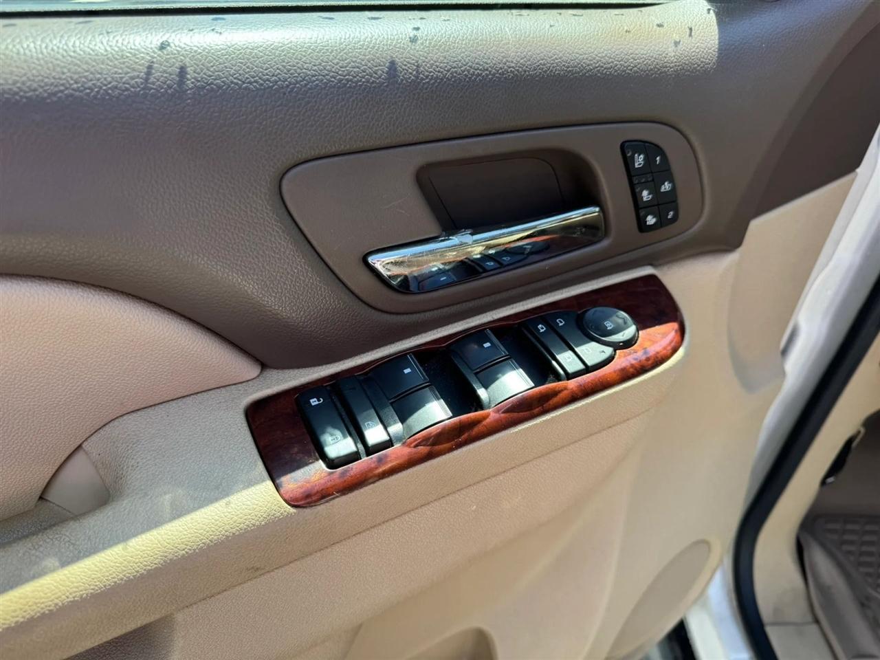 2011 Chevrolet Avalanche LTZ - Photo 11