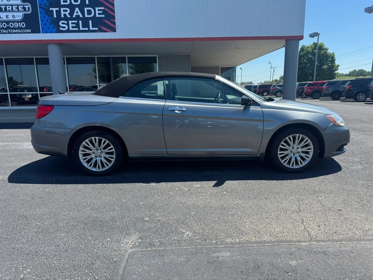 Chrysler 200  2011