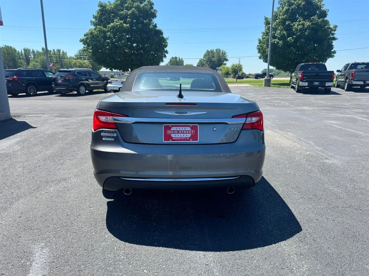 Chrysler 200  2011