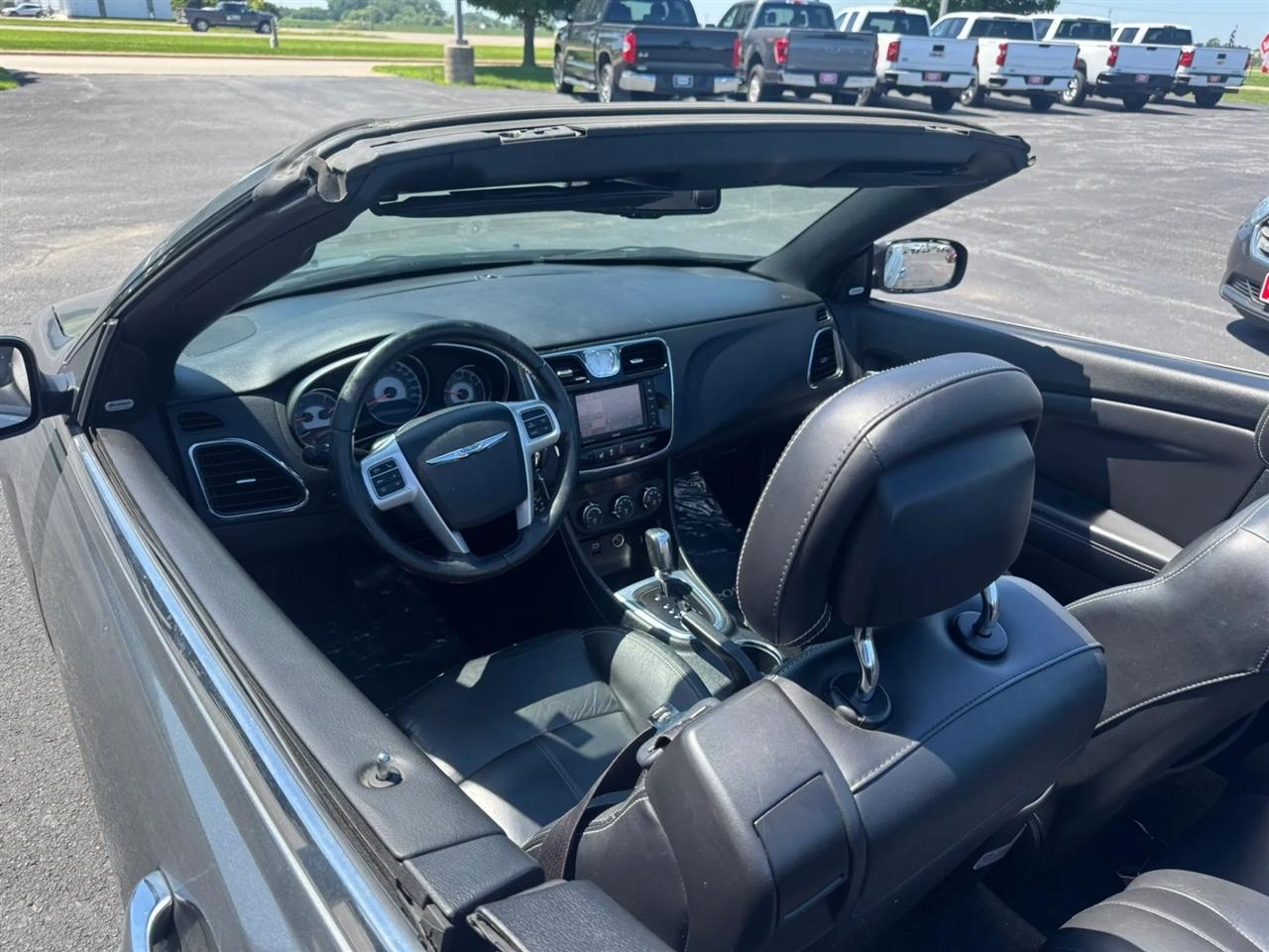 Chrysler 200  2011