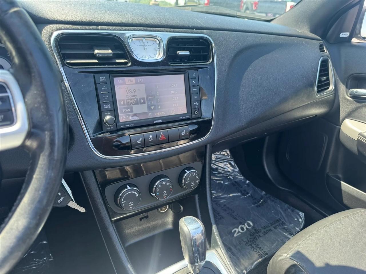 Chrysler 200  2011