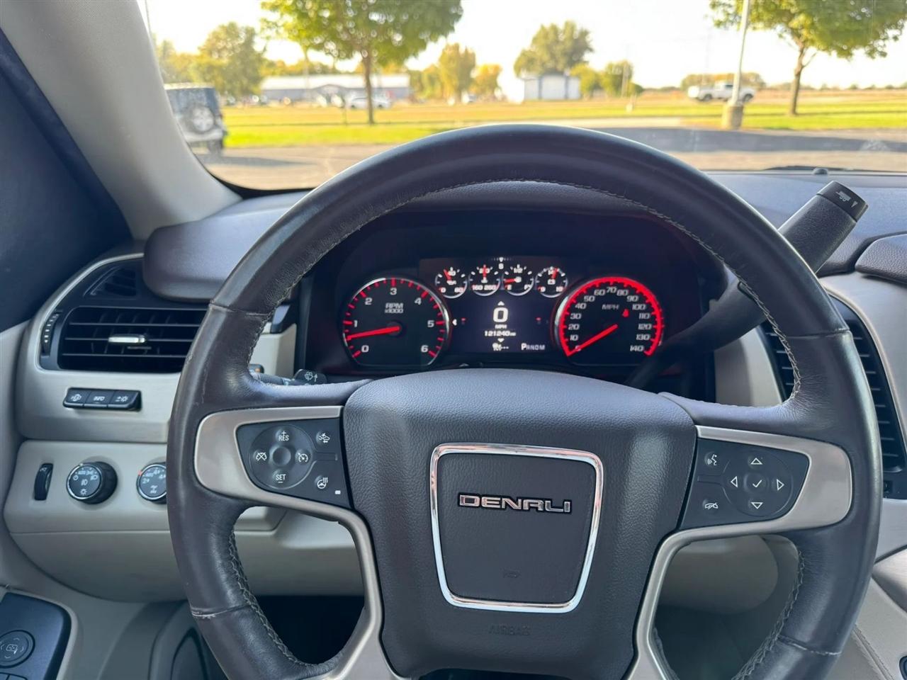 GMC Yukon Denali  2016
