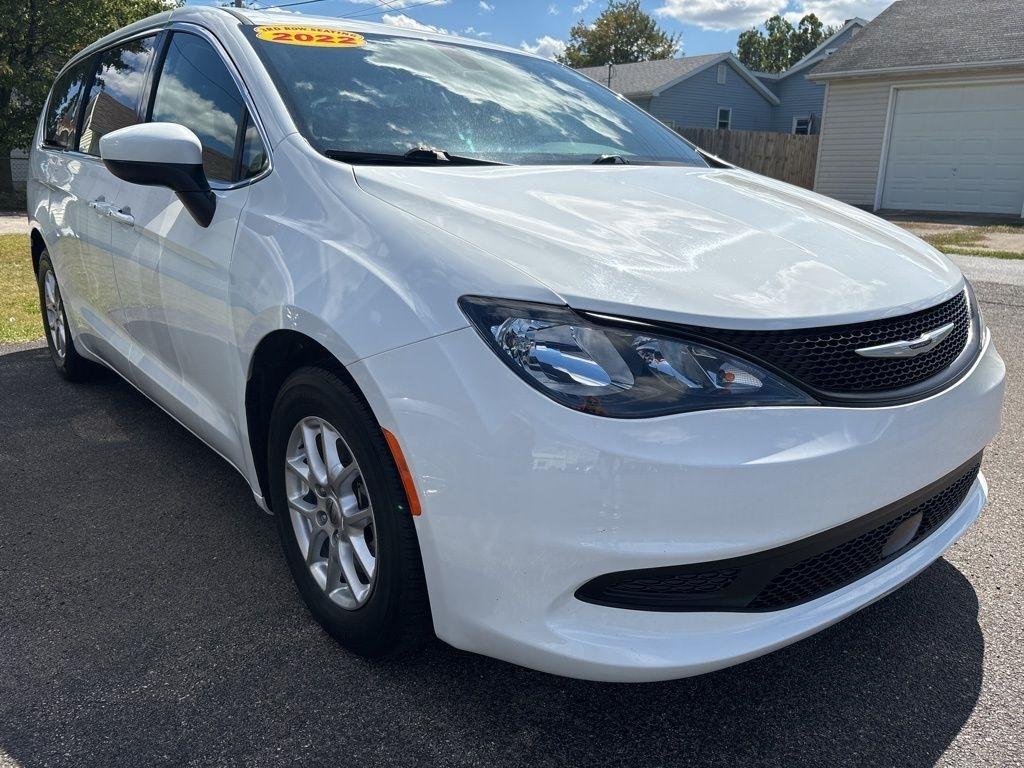 2022 Chrysler Voyager LX