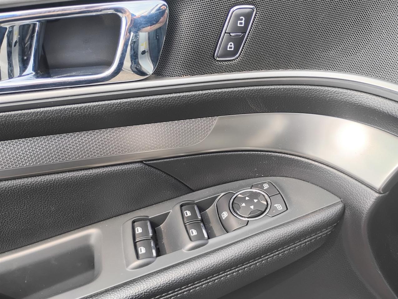 2019 Ford Explorer XLT - Photo 16