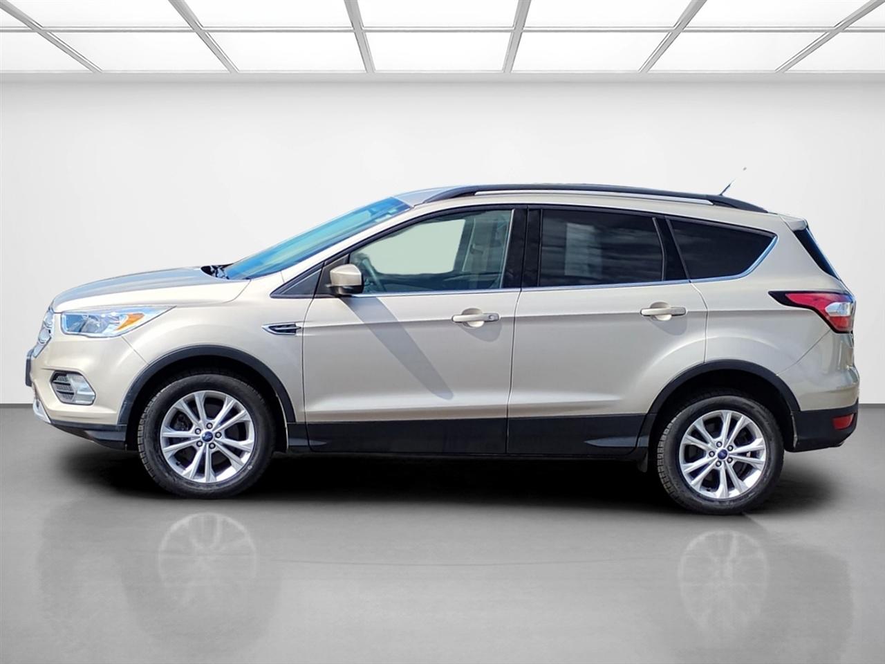 Used 2018 Ford Escape SE with VIN 1FMCU9GD7JUC29604 for sale in Fostoria, OH