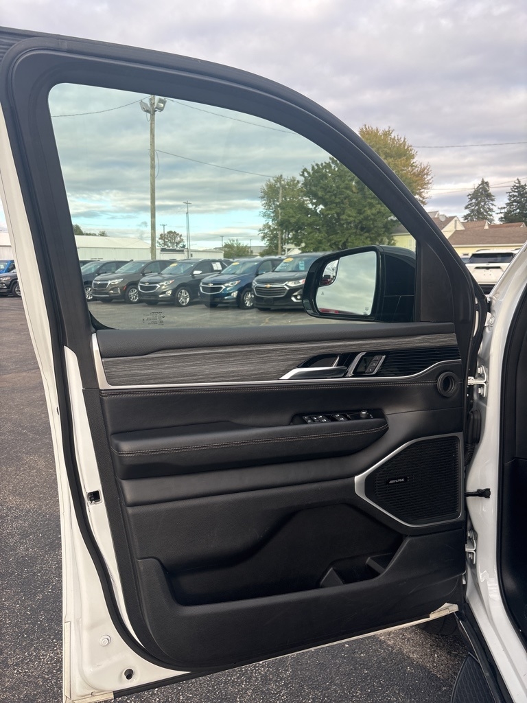 Jeep Wagoneer L Series II 4x4 2023 Jeep Wagoneer L Series II 4x4 2023