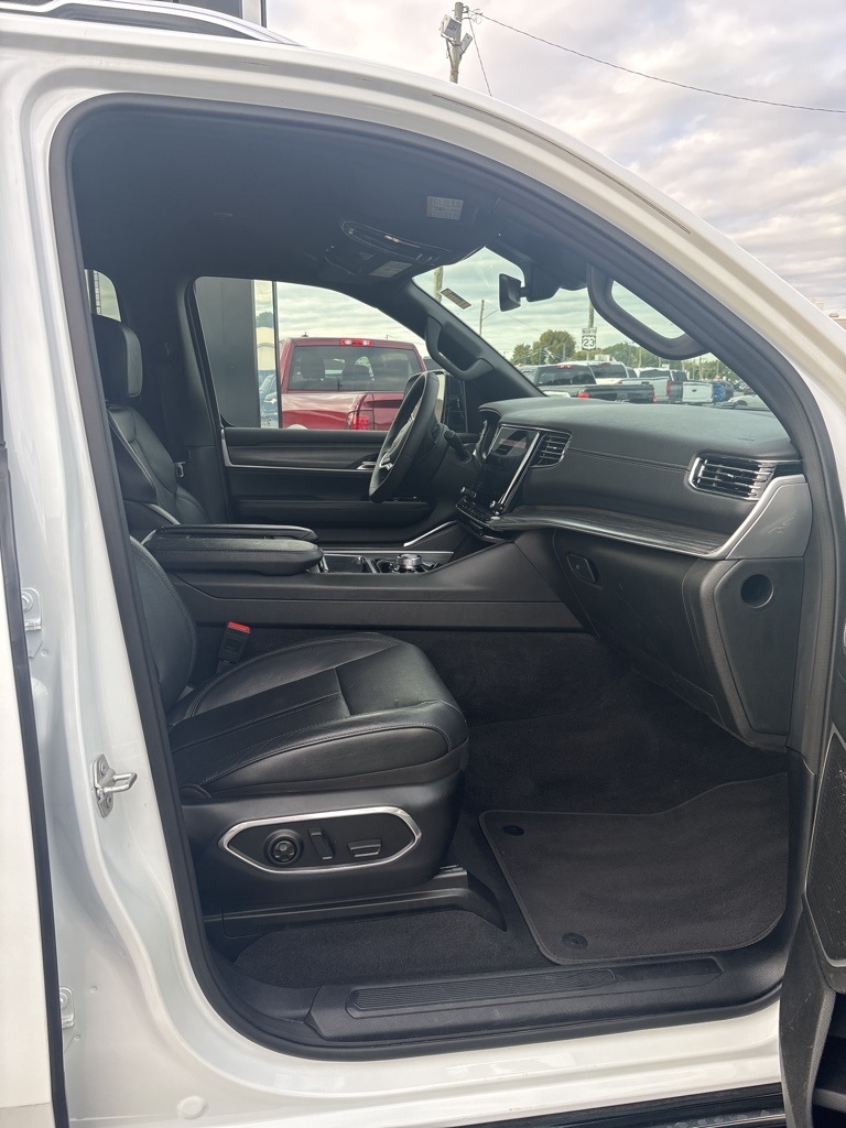 Jeep Wagoneer L Series II 4x4 2023 Jeep Wagoneer L Series II 4x4 2023