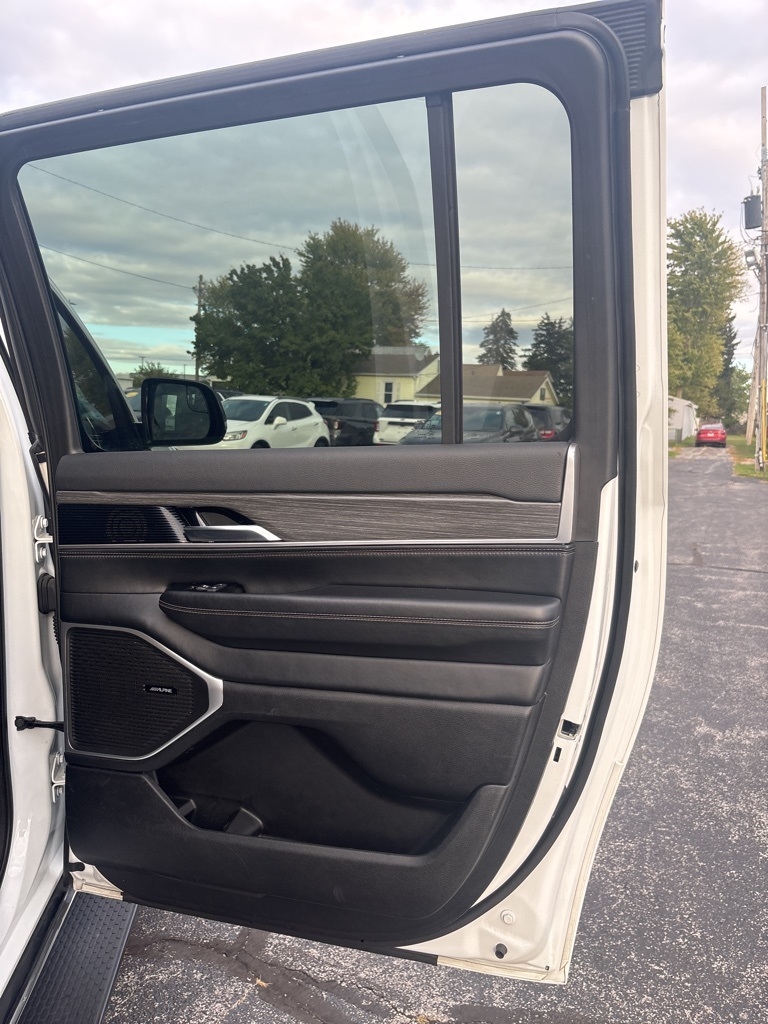 Jeep Wagoneer L Series II 4x4 2023 Jeep Wagoneer L Series II 4x4 2023