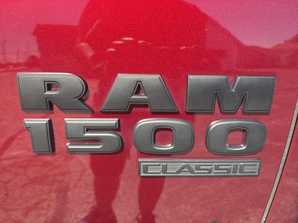 RAM 1500 Classic Warlock 4x4 Crew Cab 5'7" Box 2024