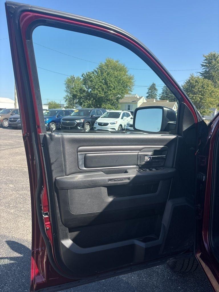 RAM 1500 Classic Warlock 4x4 Crew Cab 5'7" Box 2024