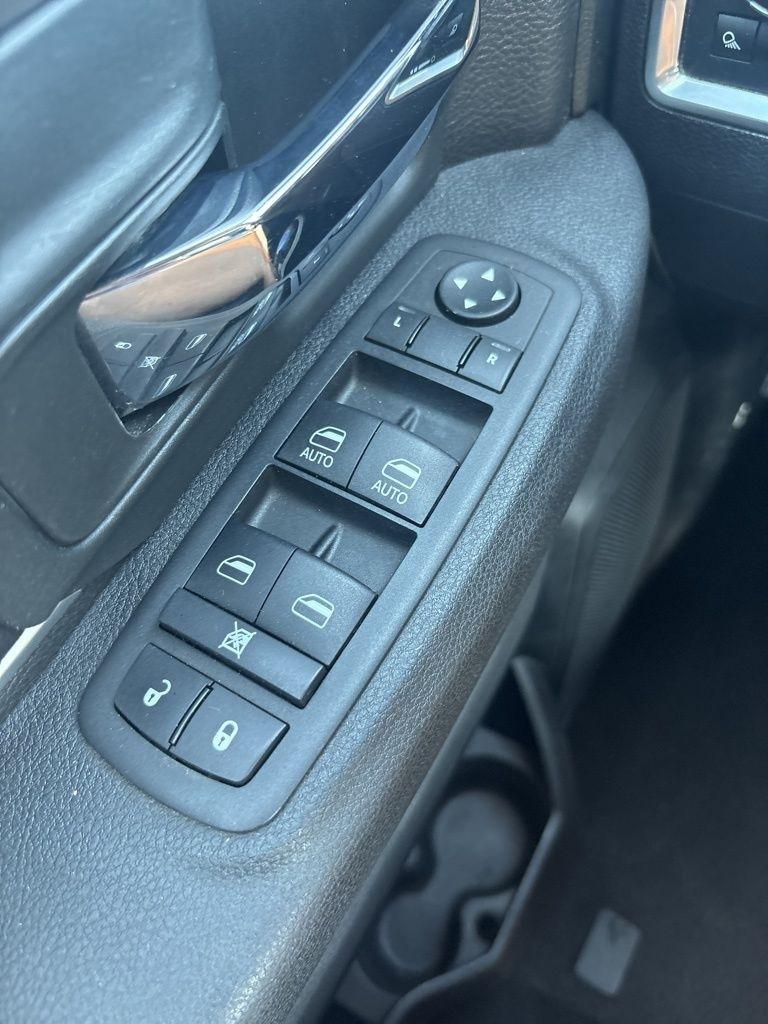 RAM 1500 Classic Warlock 4x4 Crew Cab 5'7" Box 2024