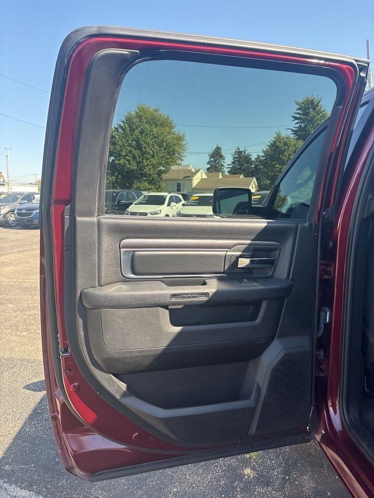 RAM 1500 Classic Warlock 4x4 Crew Cab 5'7" Box 2024