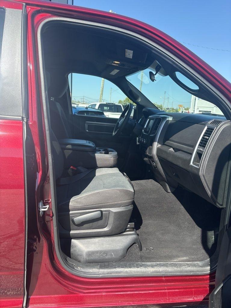 RAM 1500 Classic Warlock 4x4 Crew Cab 5'7" Box 2024