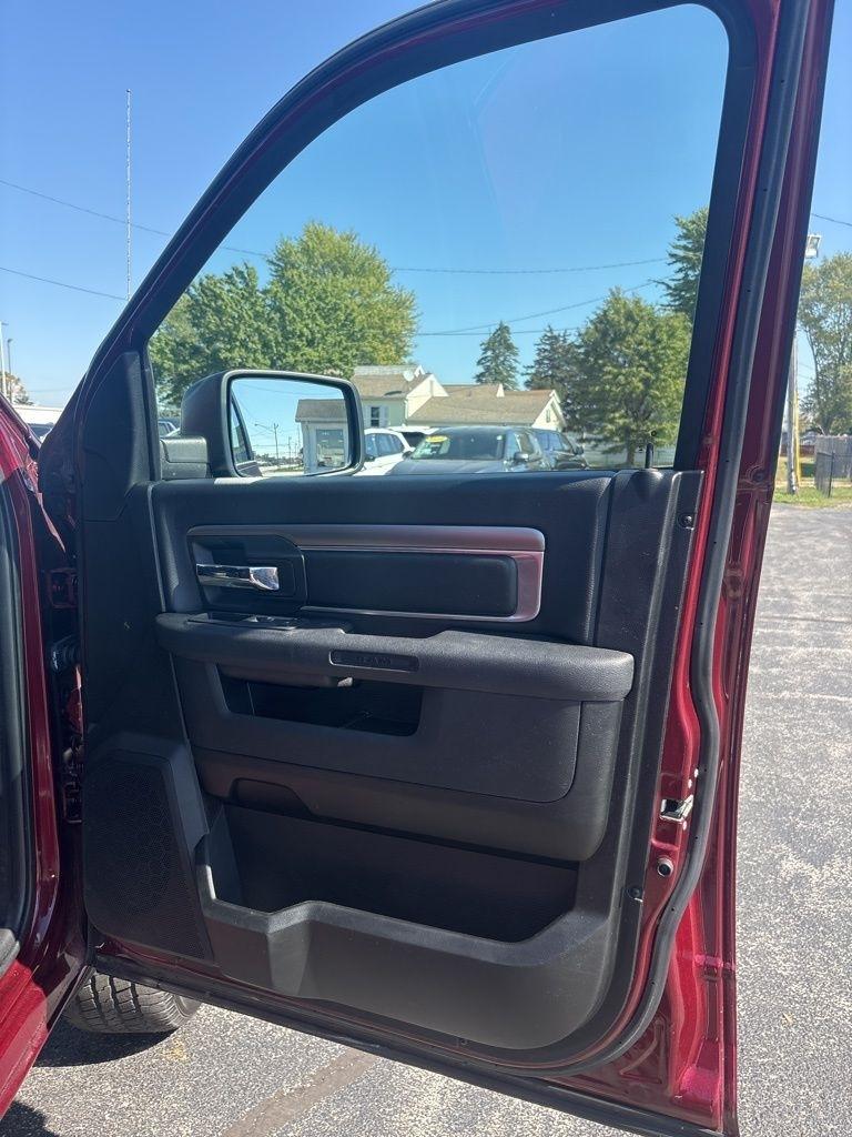 RAM 1500 Classic Warlock 4x4 Crew Cab 5'7" Box 2024