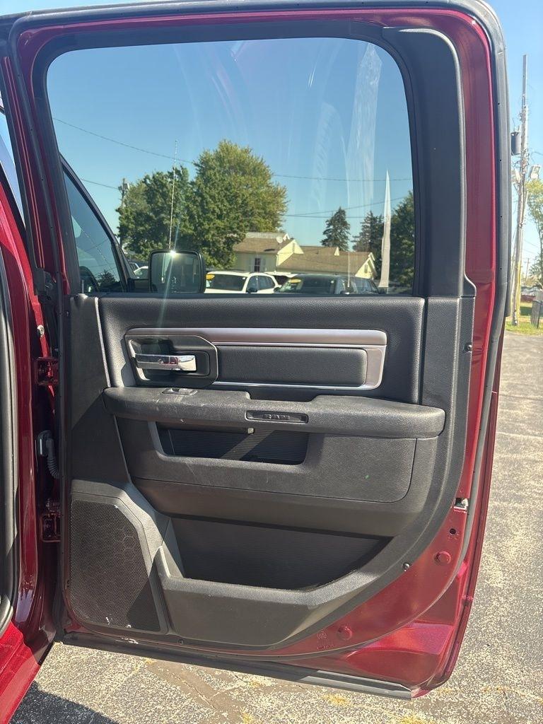 RAM 1500 Classic Warlock 4x4 Crew Cab 5'7" Box 2024