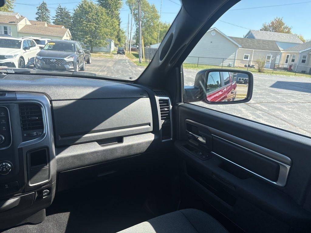 RAM 1500 Classic Warlock 4x4 Crew Cab 5'7" Box 2024