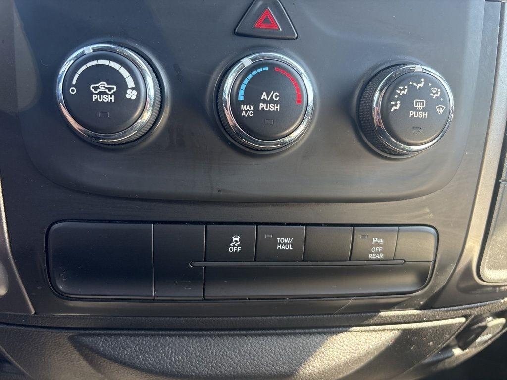 RAM 1500 Classic Warlock 4x4 Crew Cab 5'7" Box 2024