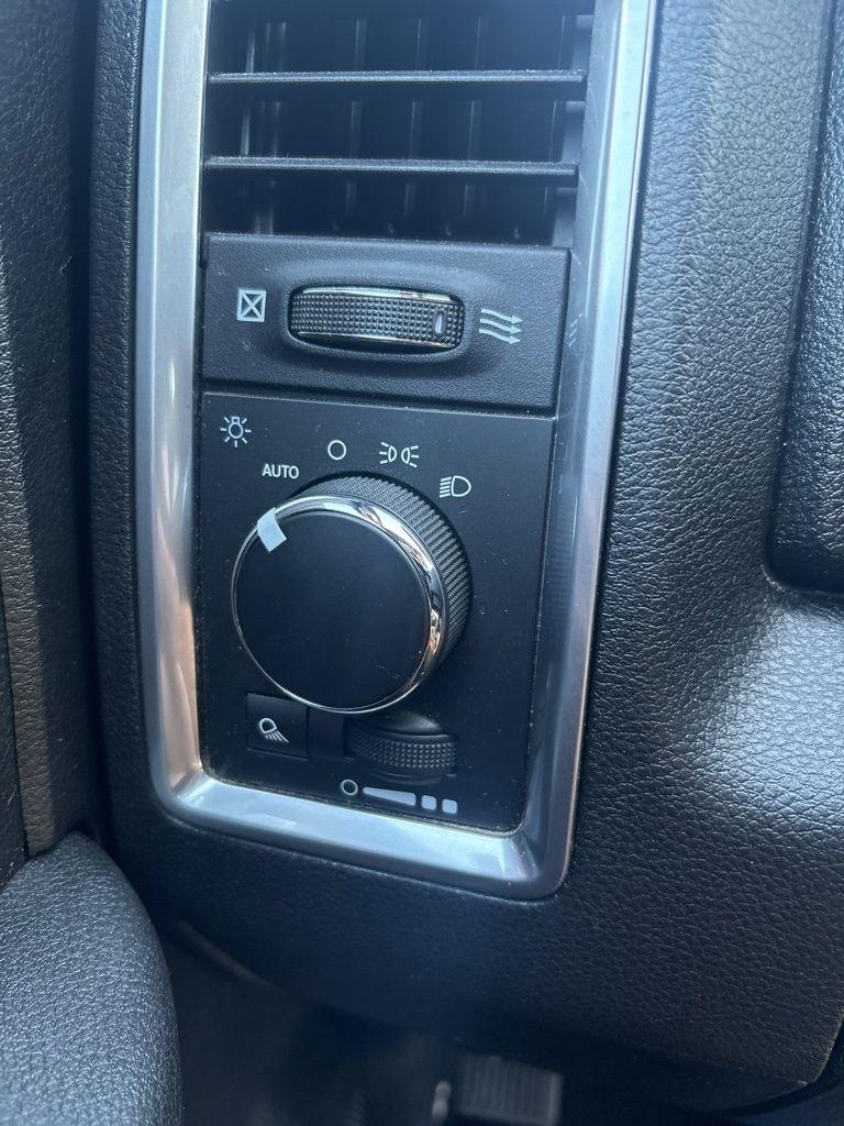 RAM 1500 Classic Warlock 4x4 Crew Cab 5'7" Box 2024