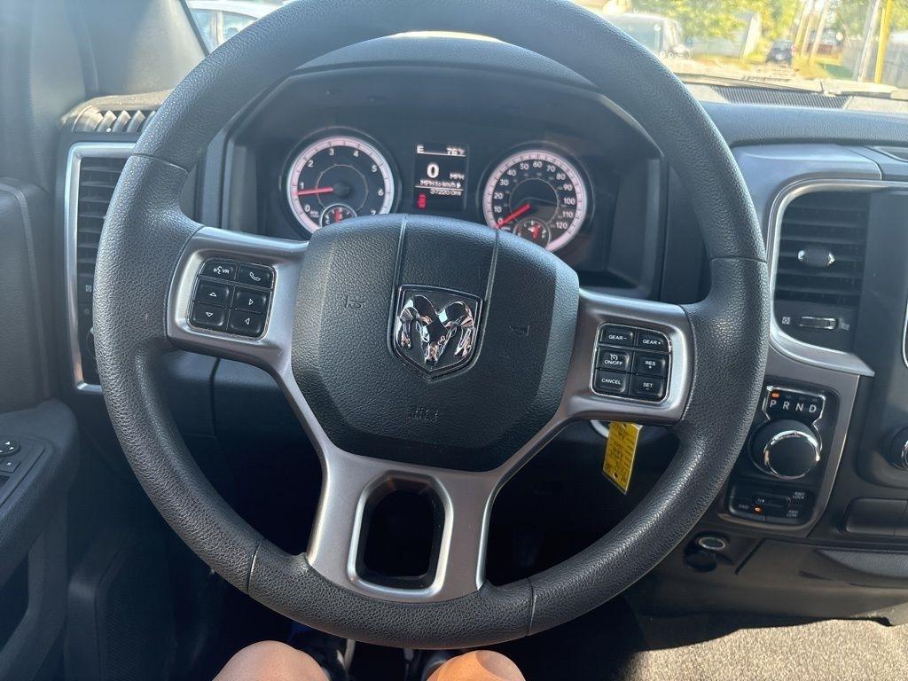 RAM 1500 Classic Warlock 4x4 Crew Cab 5'7" Box 2024