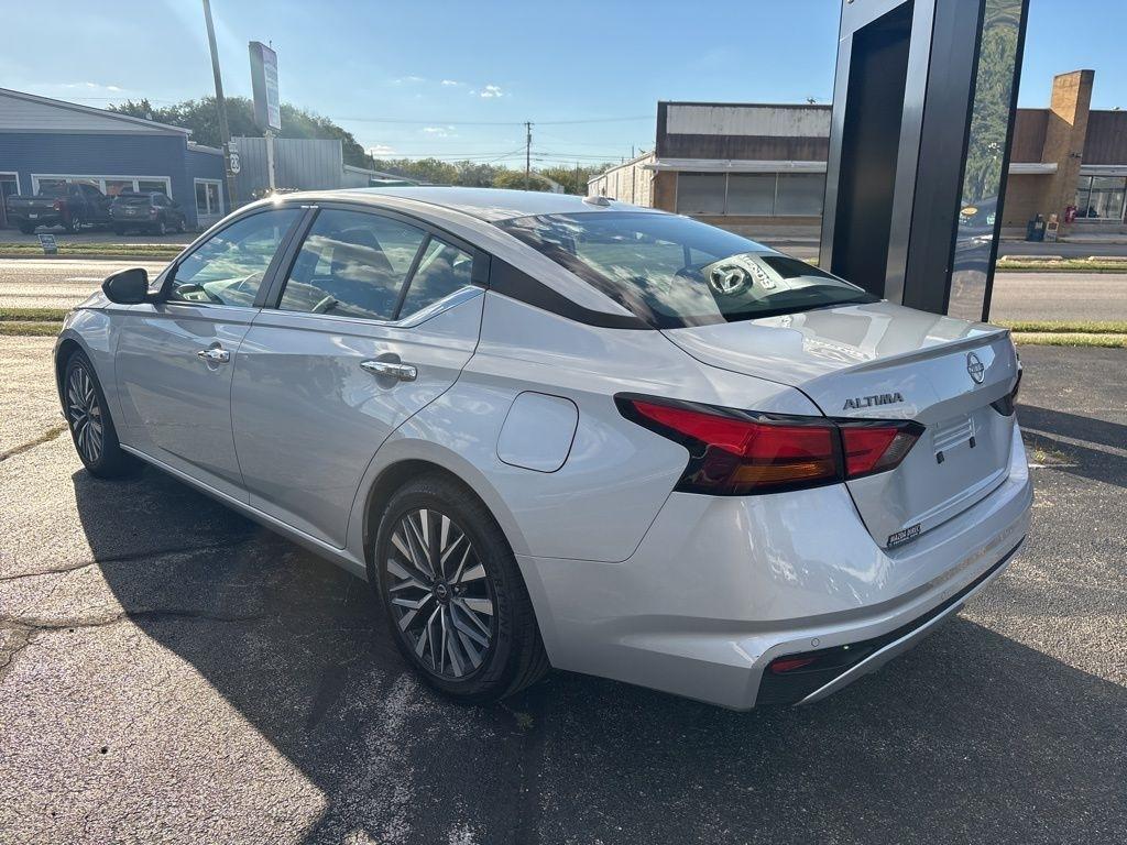 Nissan Altima 2.5 SV Sedan 2024