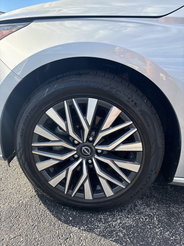 Nissan Altima 2.5 SV Sedan 2024