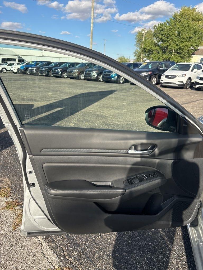 Nissan Altima 2.5 SV Sedan 2024