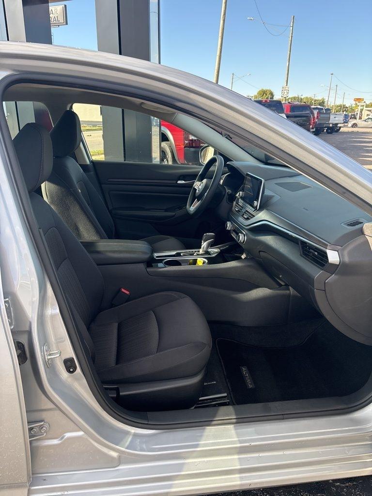 Nissan Altima 2.5 SV Sedan 2024